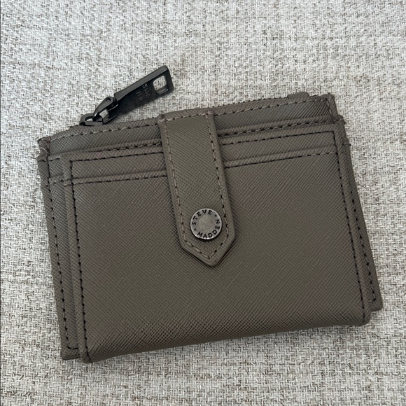 Steve Madden Card Holder - Picture 2 of 4